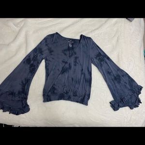 American eagle shirt with wide sleeves